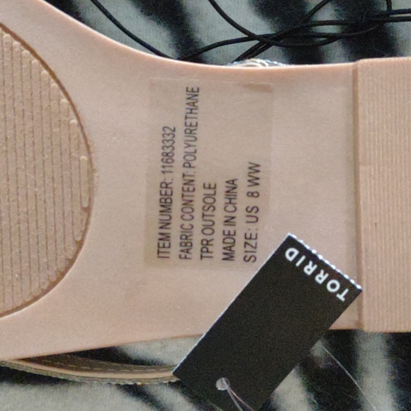 ๐ฃTORRID Clear Rhinestone Sunnie Flip Flops Reasonal Priced - Picture 10 of 15